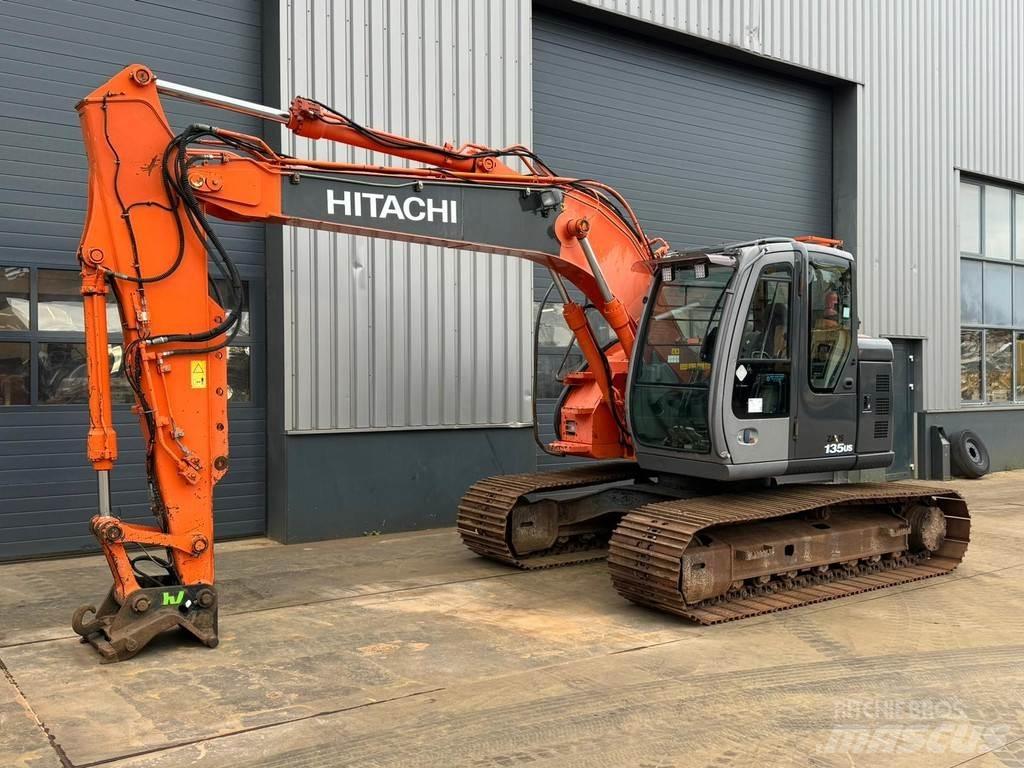 Hitachi ZX135US Beltegraver