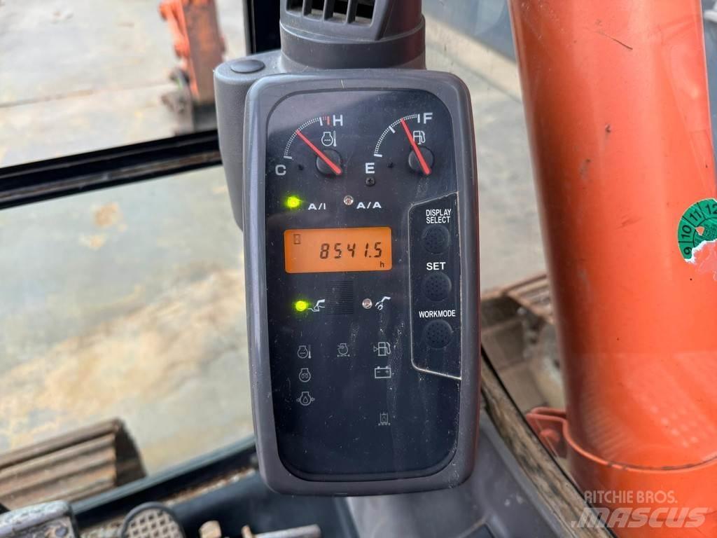 Hitachi ZX135US Beltegraver