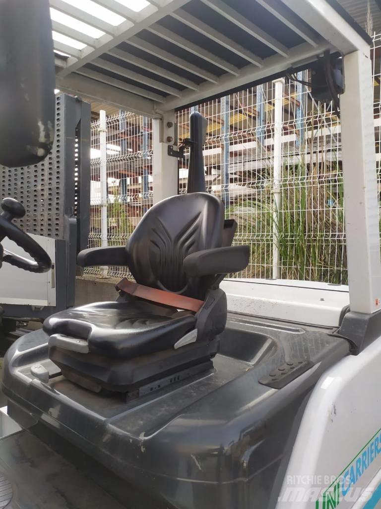 UniCarriers D1F4A40Q Sidelaster