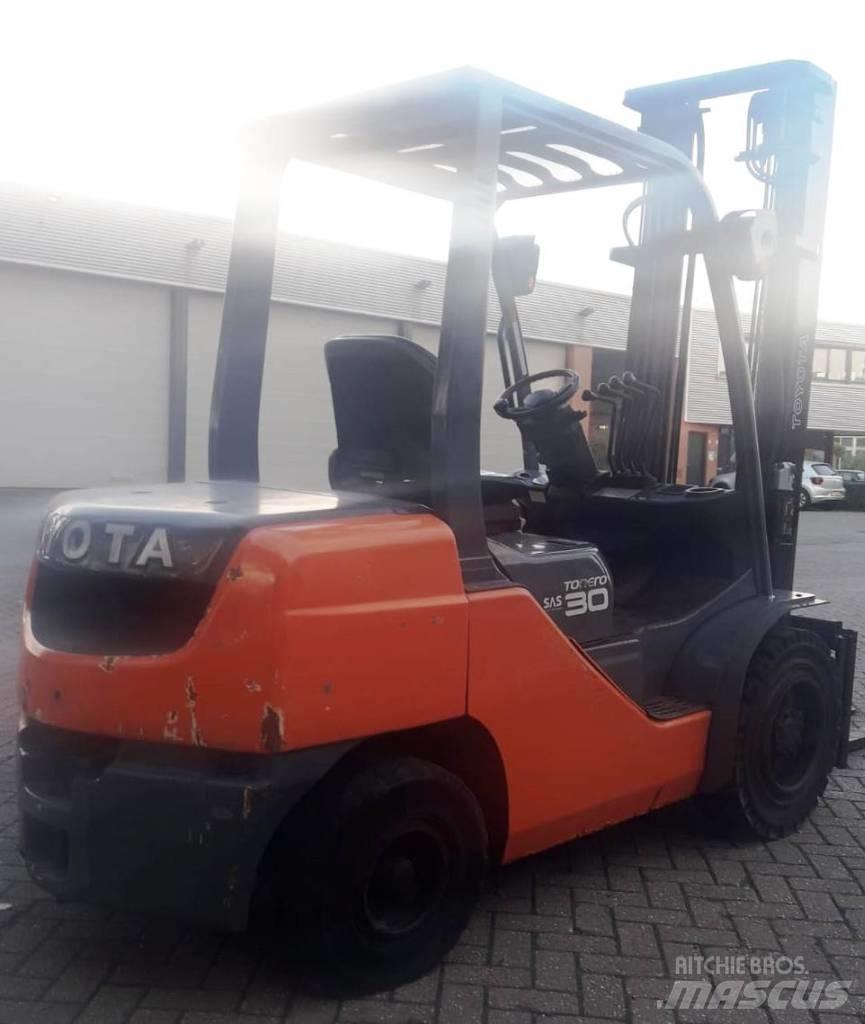 Toyota 8 FD F 30 Diesel Trucker