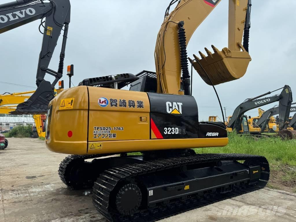 CAT 323D2 Beltegraver