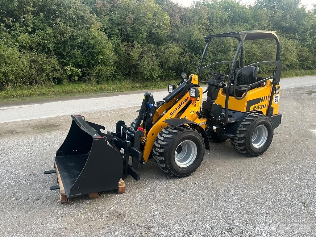 Schäffer 2430 Kompaktlastere