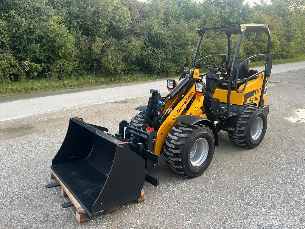 Schäffer 2430 Kompaktlastere