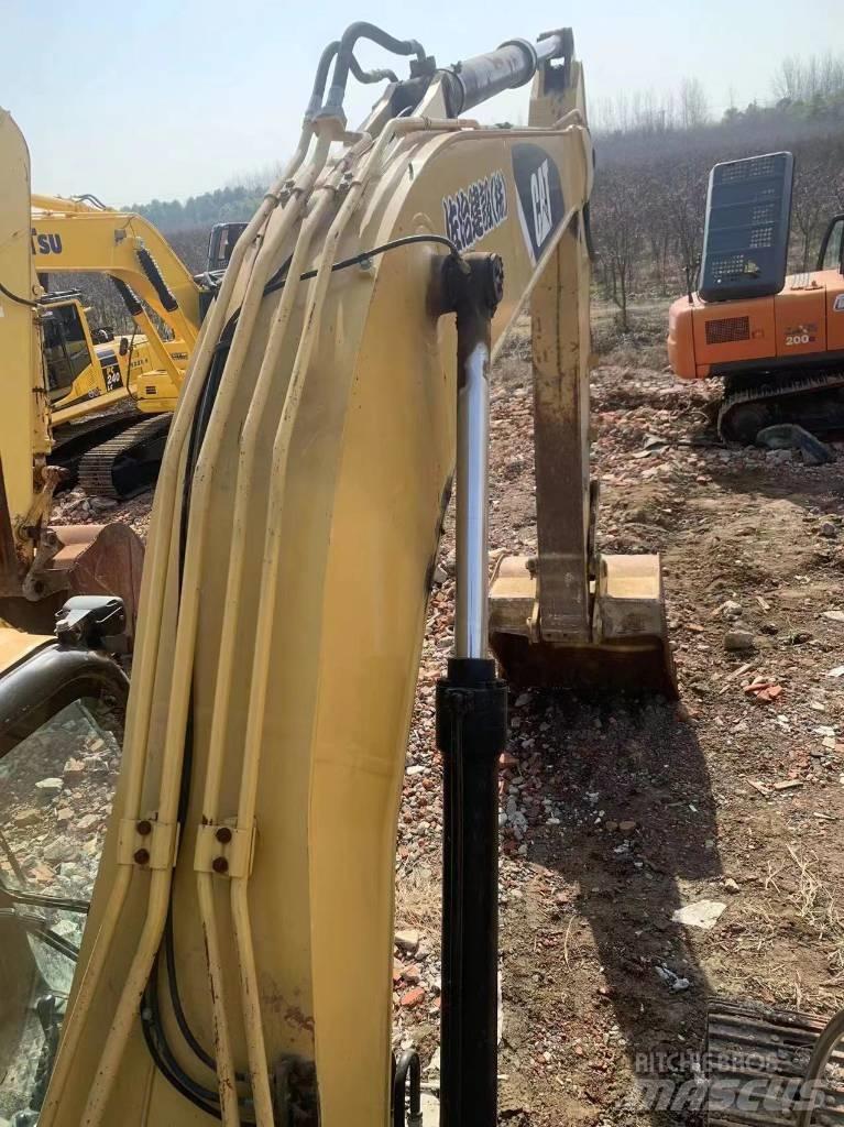 CAT 323D2 Beltegraver