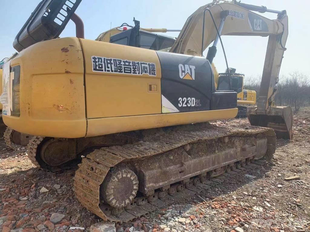 CAT 323D2 Beltegraver