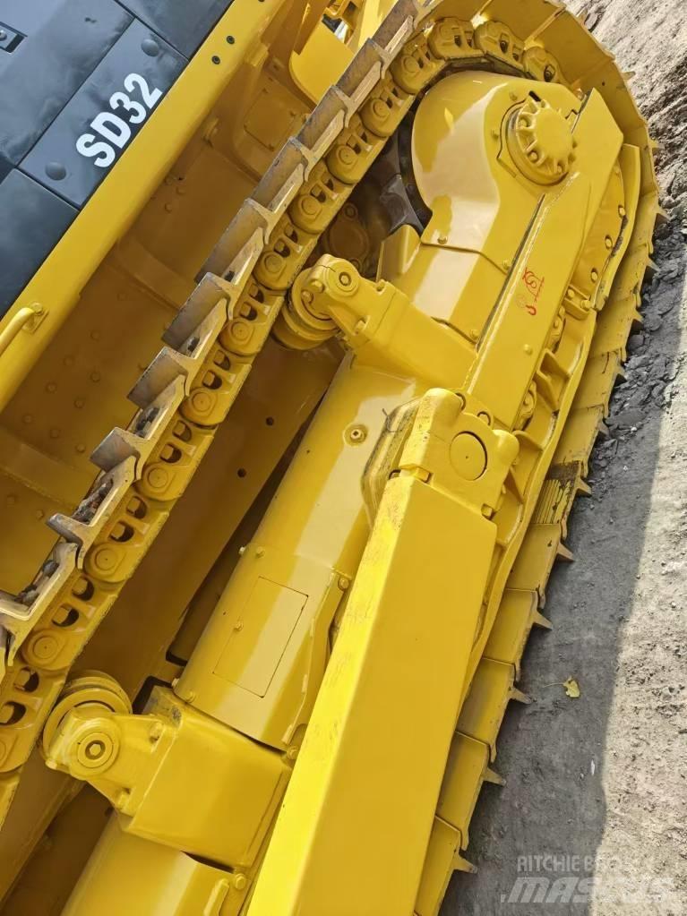 Shantui SD 32 Dozere Beltegående