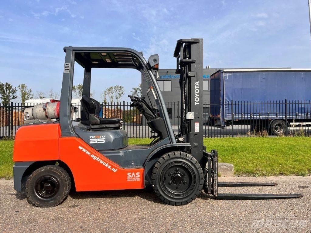 Toyota 02- 8FGJF35 Propan trucker