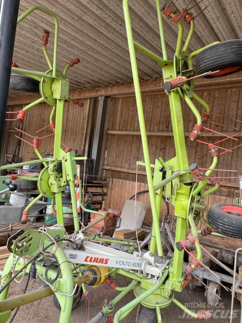 CLAAS Volto 670 Raker og høyvendere