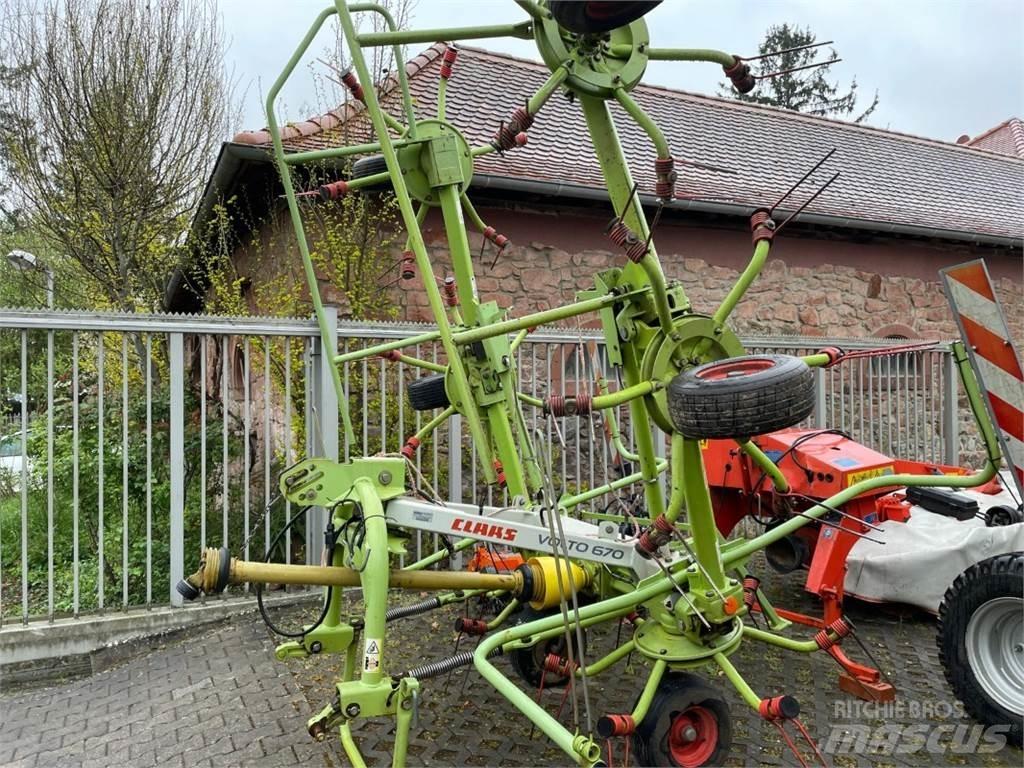 CLAAS Volto 670 Raker og høyvendere