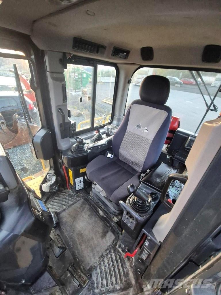 Komatsu D65 pxi Dozere Beltegående