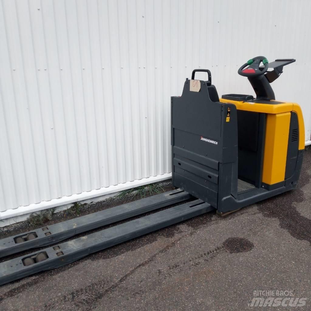Jungheinrich ECE 225 Lavtløftende plukketruck