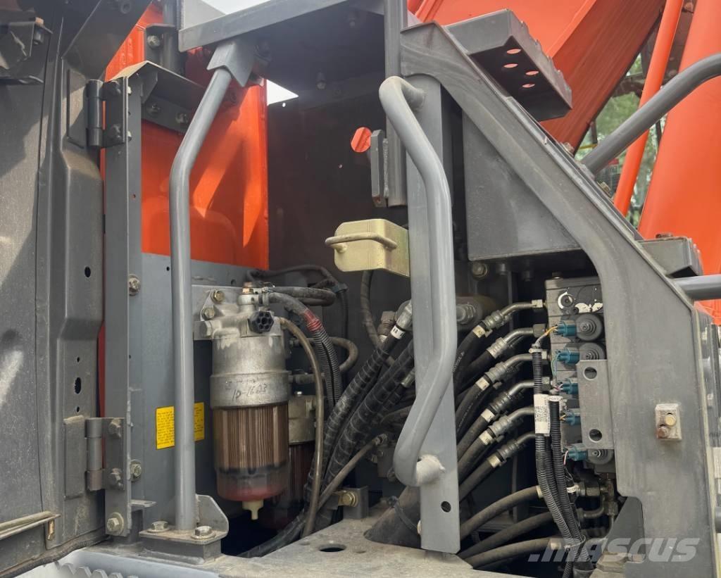 Hitachi ZX 220 W-3 Hjulgravere