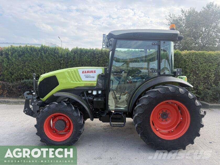 CLAAS NEXOS 220F Traktorer