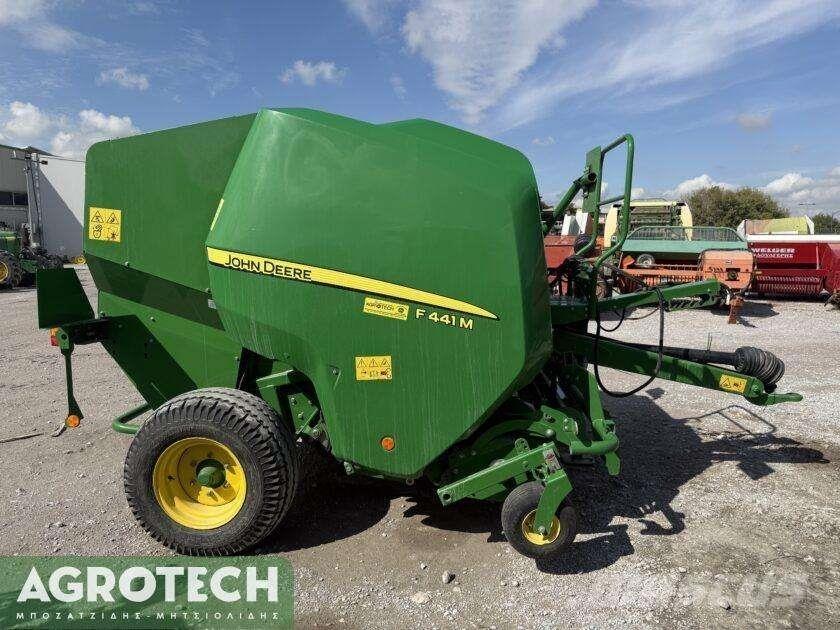 John Deere F441M Rundballepresser