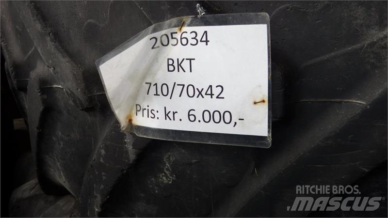 BKT 710/70R42 Dekk, hjul og felger