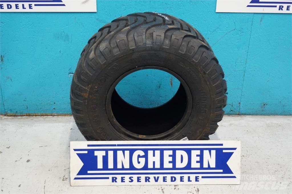  12 300/65-12 Dekk, hjul og felger