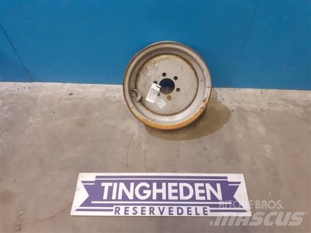  15 6LBx15 Dekk, hjul og felger
