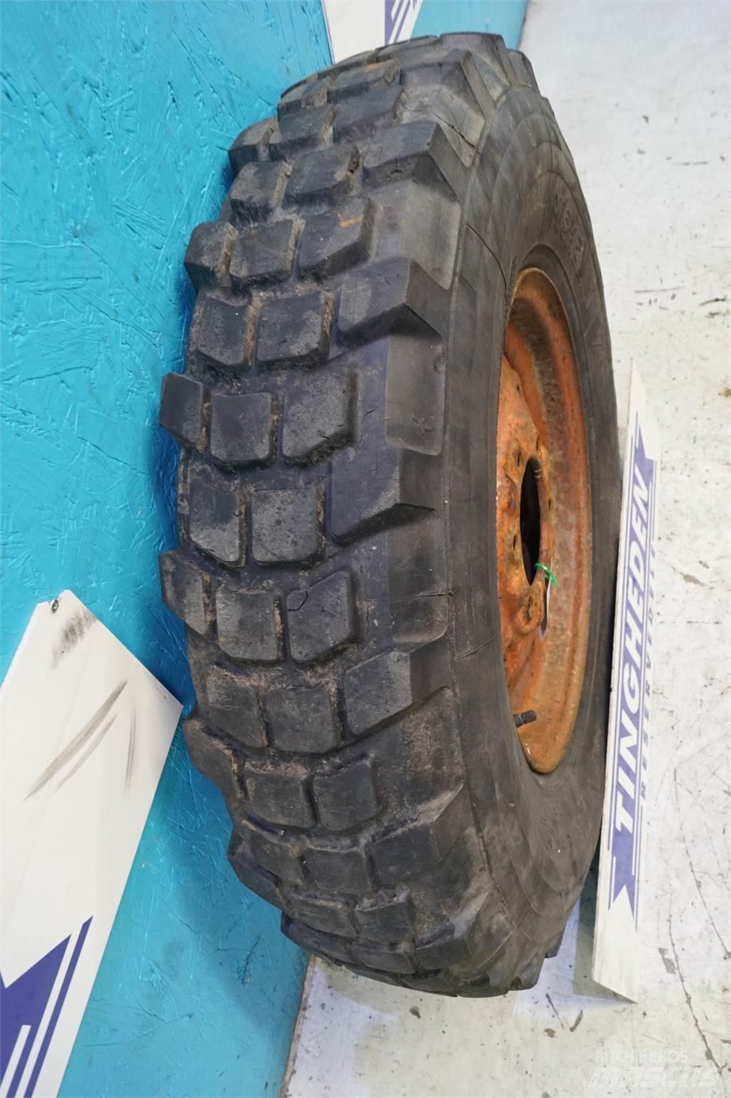  16 7.50R16 Dekk, hjul og felger