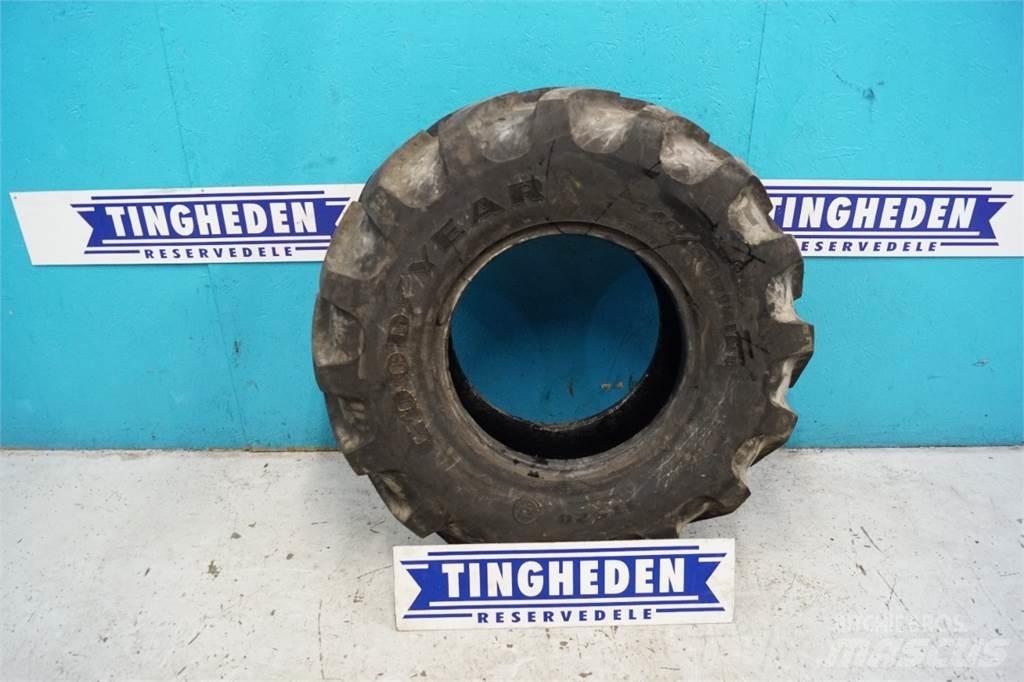  18 340/80R18 Dekk, hjul og felger