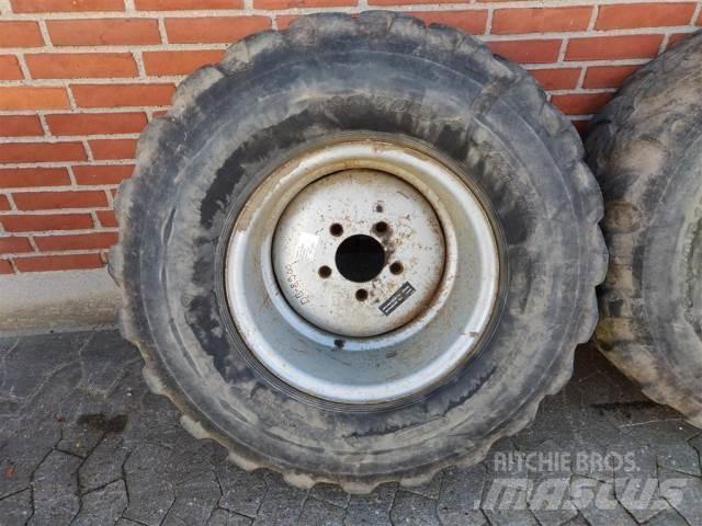  18 365/70R18 Dekk, hjul og felger
