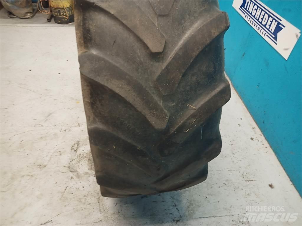  24 420/70R24 Dekk, hjul og felger