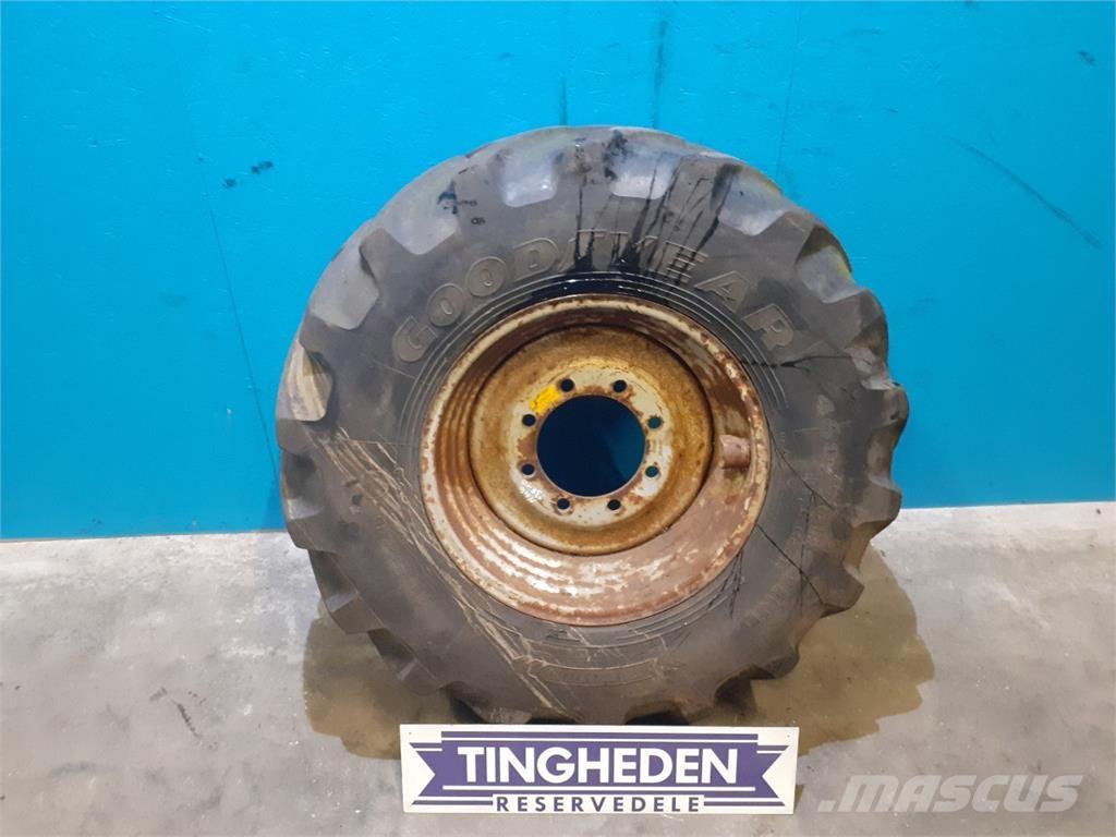  24 460/70R24 Dekk, hjul og felger