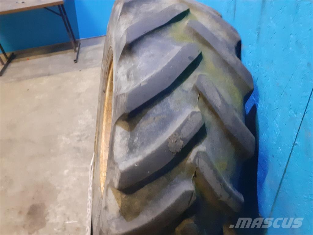  24 460/70R24 Dekk, hjul og felger