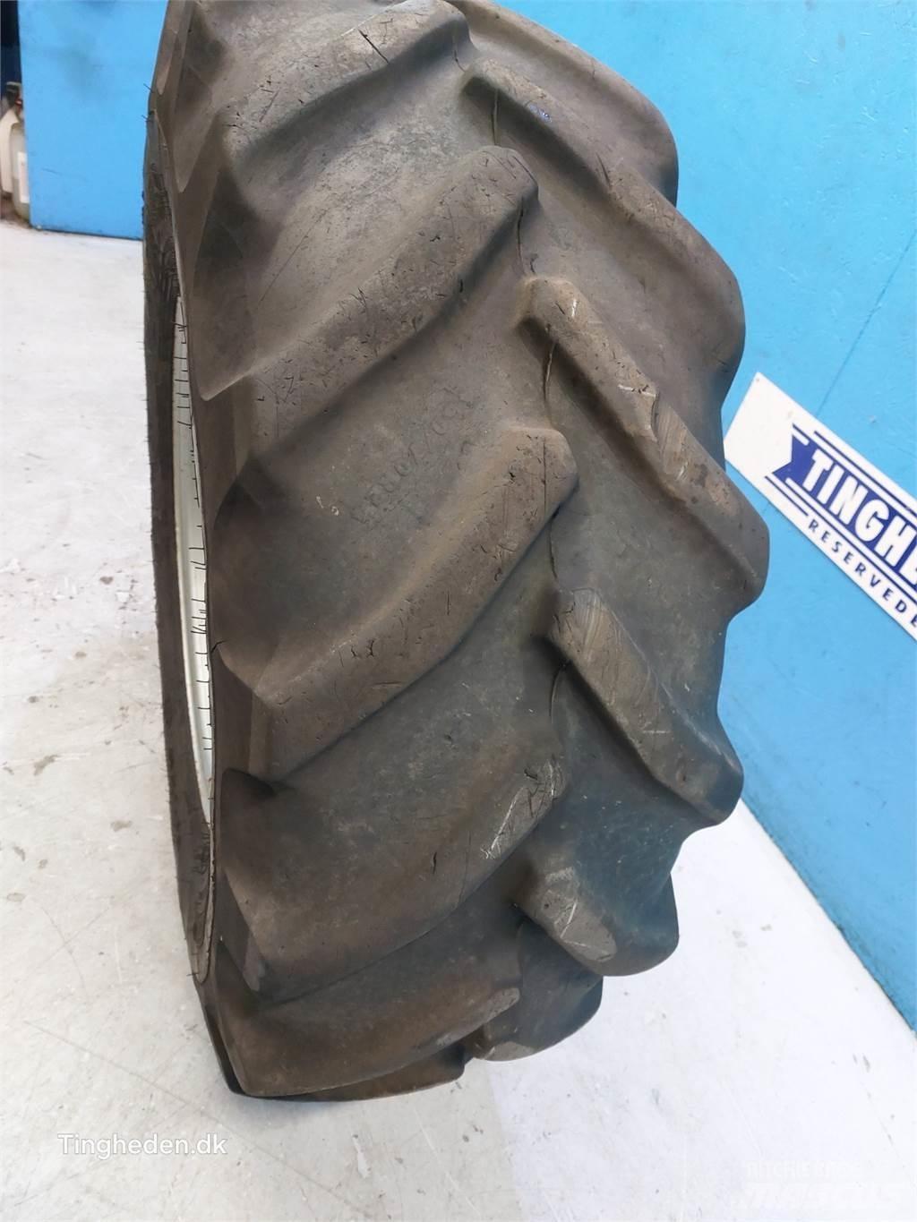 24 460/70R24 Dekk, hjul og felger