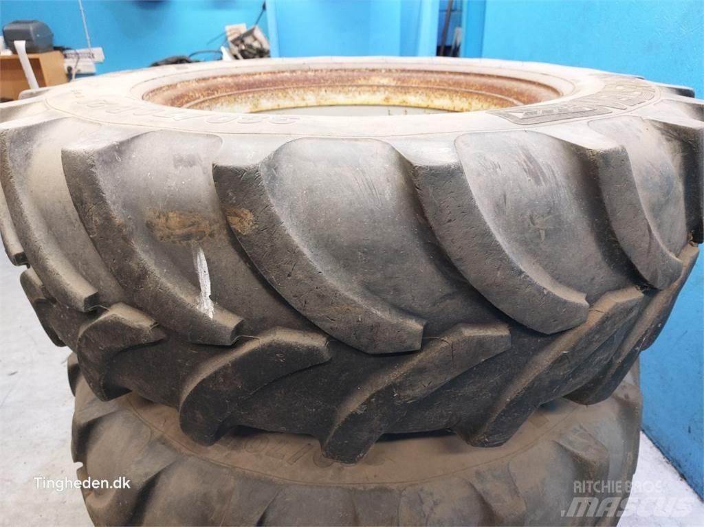  28 380/70R28 Dekk, hjul og felger
