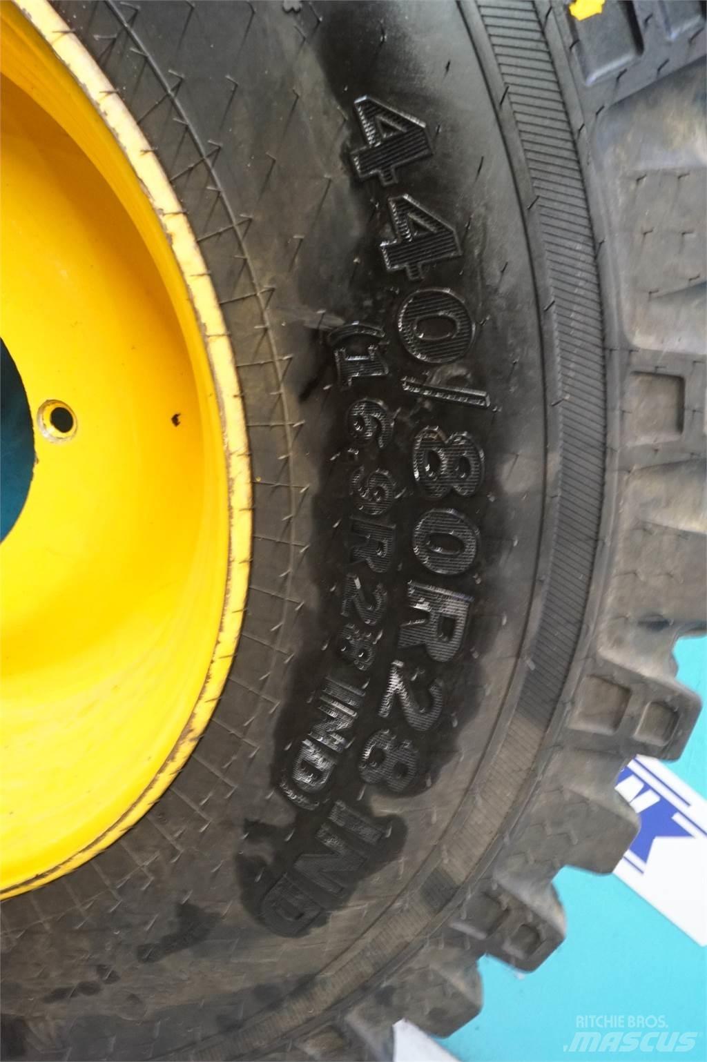  28 440/80R28 Dekk, hjul og felger