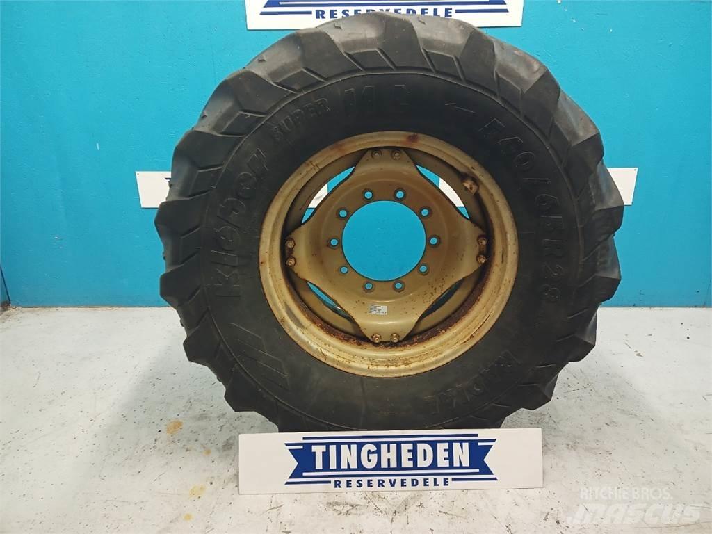  28 540/65R28 Dekk, hjul og felger