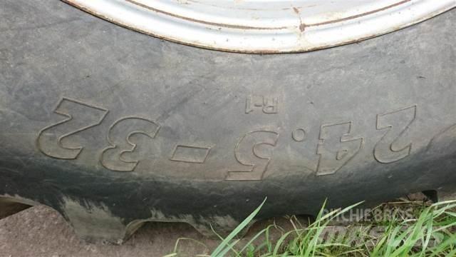  32 24.5-32 Dekk, hjul og felger