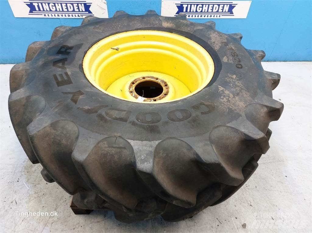  32 650/75 R32 Dekk, hjul og felger
