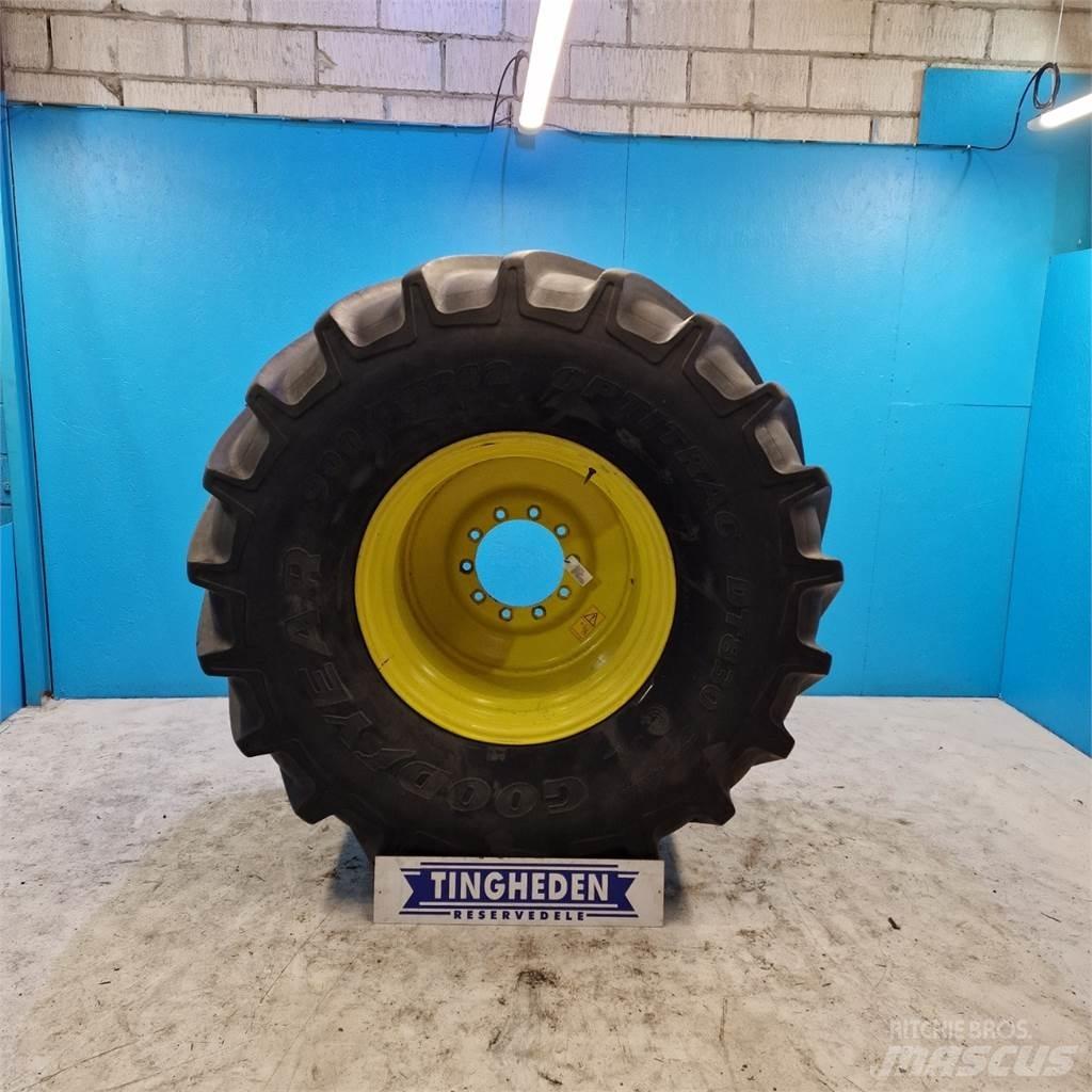  32 900/55 R32 Dekk, hjul og felger