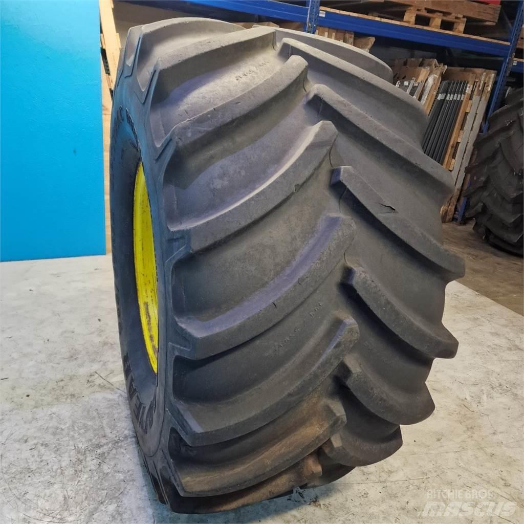  32 900/55 R32 Dekk, hjul og felger