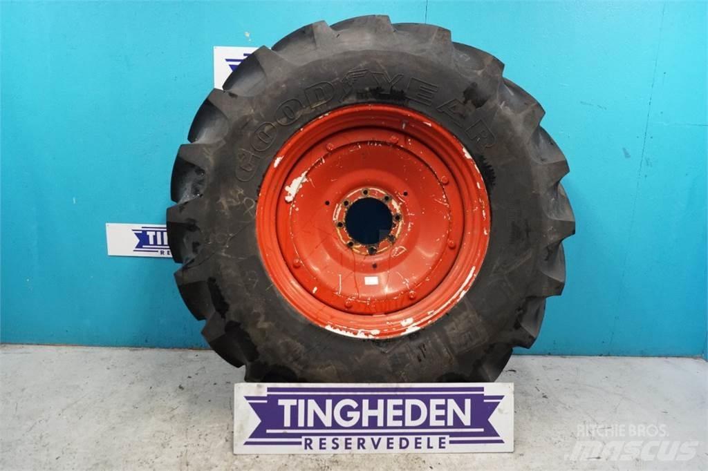  38 20.8R38 Dekk, hjul og felger