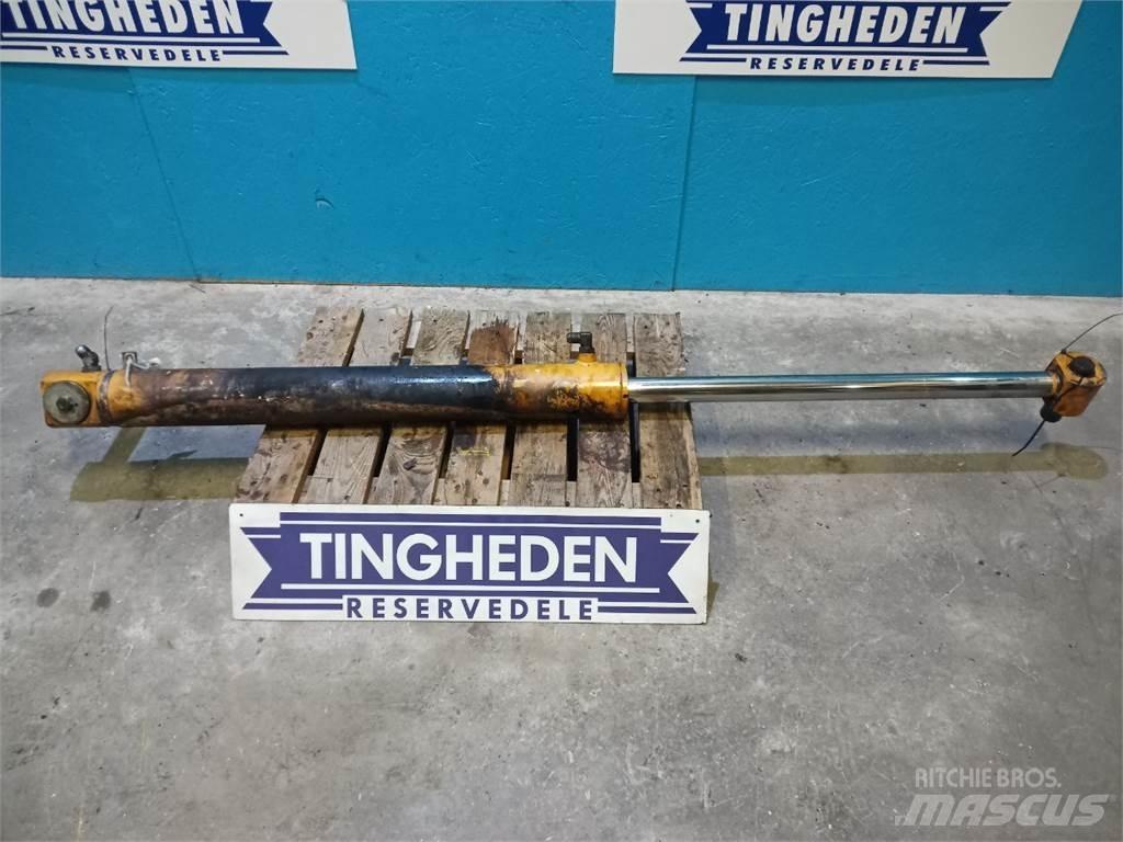 CASE 595 Bommer og stikker