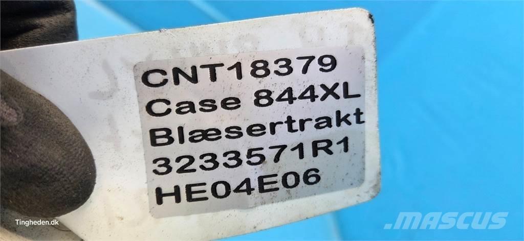 CASE 844XL Førerhus og Interiør
