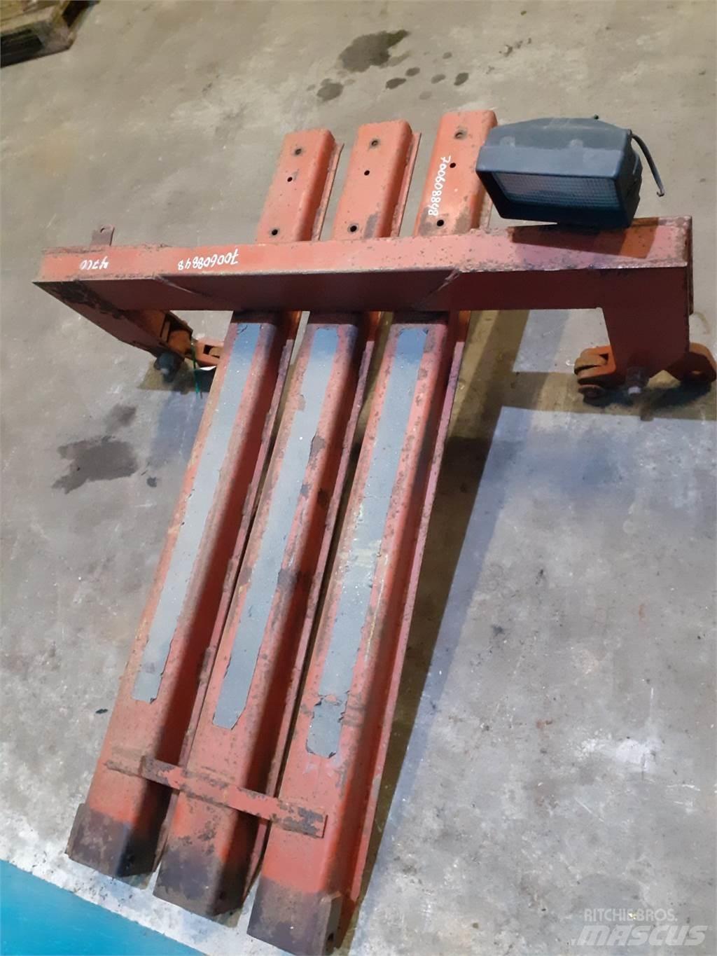 Hesston 4700 Balleklemme
