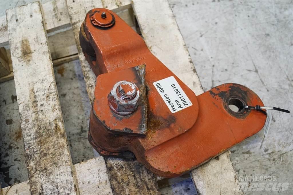 Hesston 4900 Balleklemme