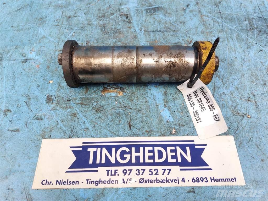 Hydrema 805 Bommer og stikker