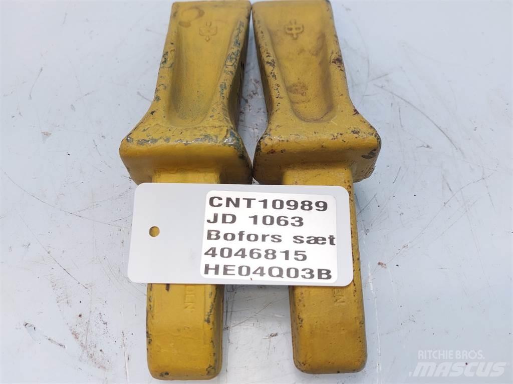 John Deere 1063 Skuffer