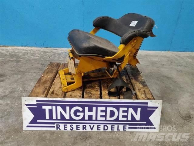 John Deere 310 Førerhus og Interiør