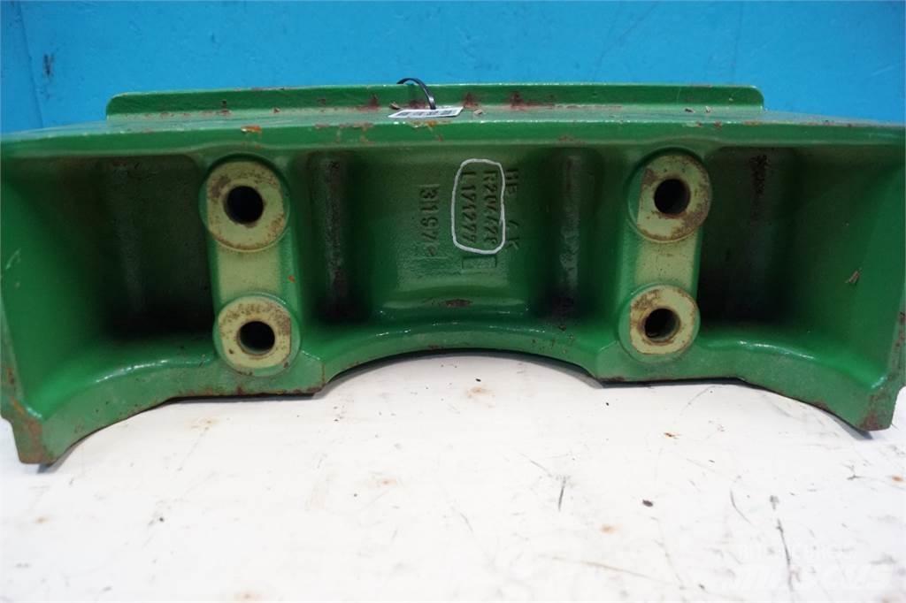 John Deere 6105M Front lodd