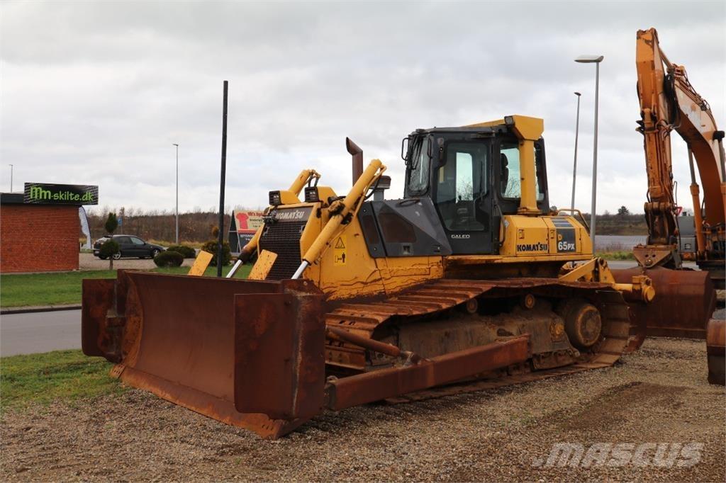 Komatsu D65PX-15 Dozere Beltegående