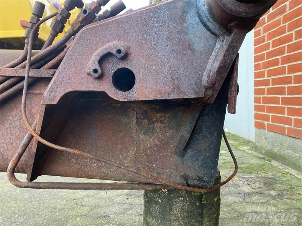 Merlo  Bommer og stikker