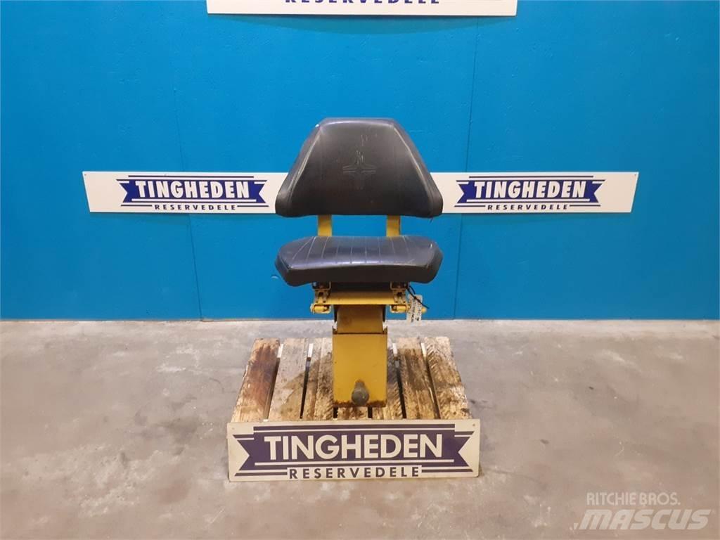New Holland 1540 Førerhus og Interiør