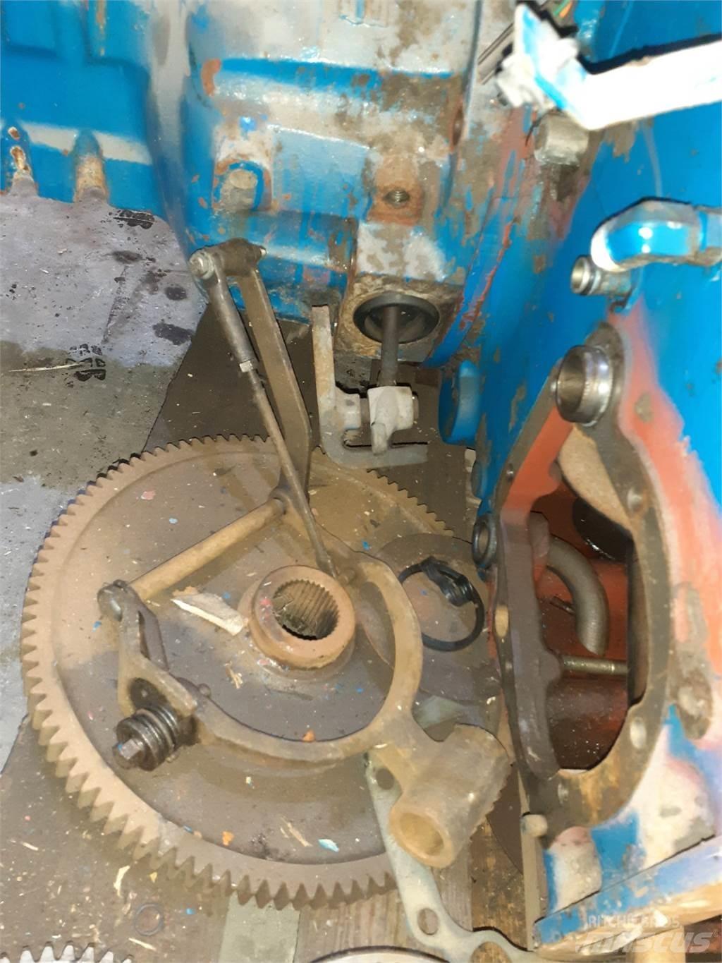 New Holland 8340 Girkasse