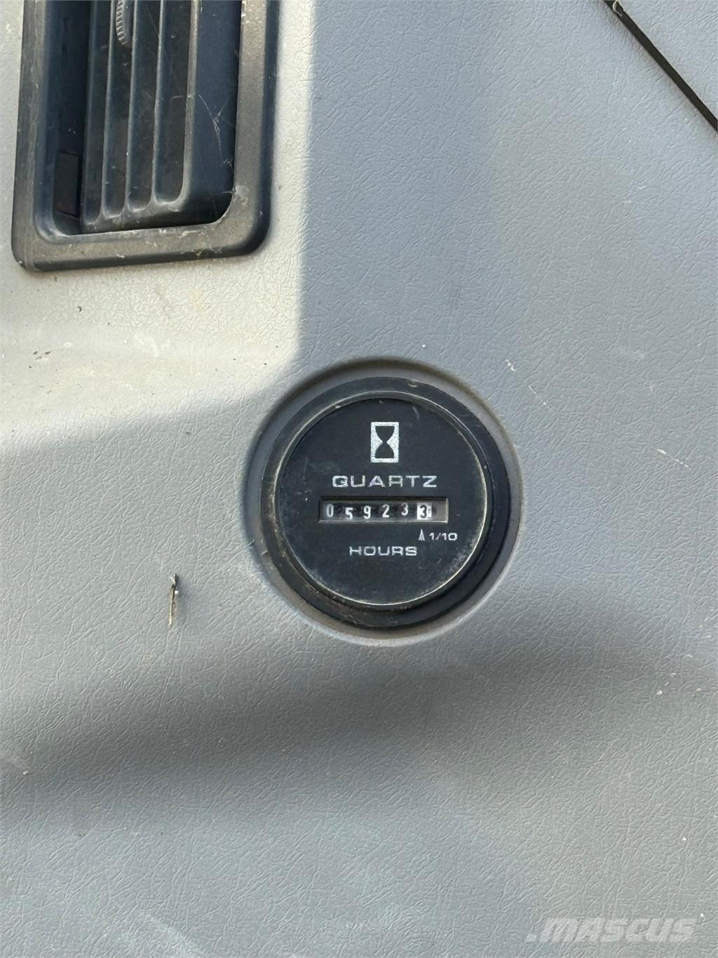 New Holland E305 Beltegraver