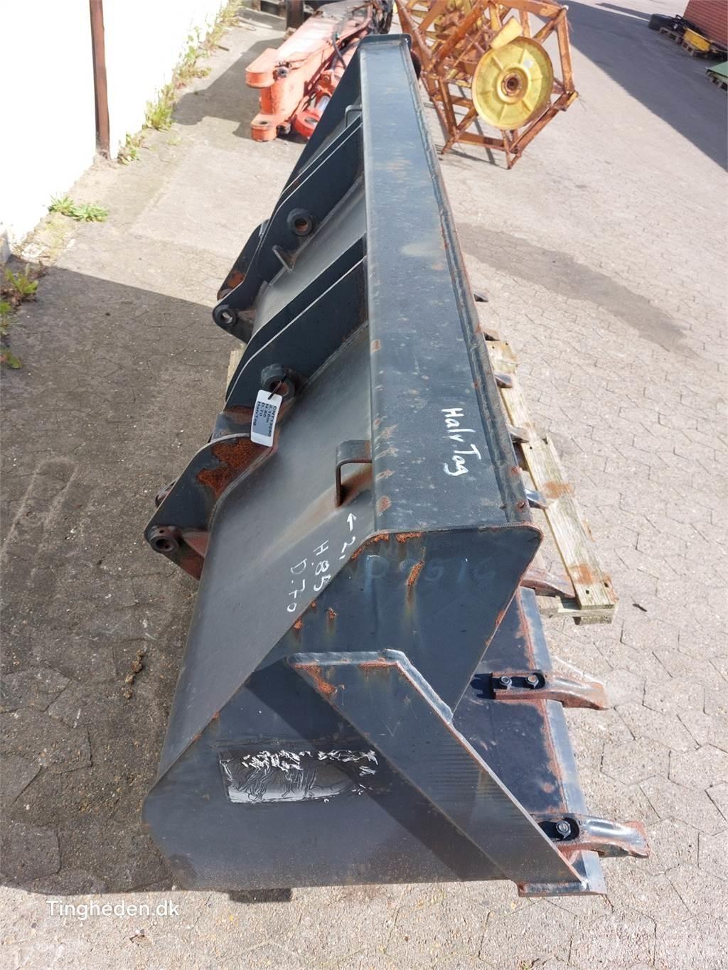  Skovl 2.18M Kniver